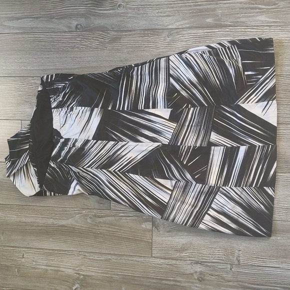 LAST CHANCE! Black and White Strapless Dress size 7 - Picture 4 of 5